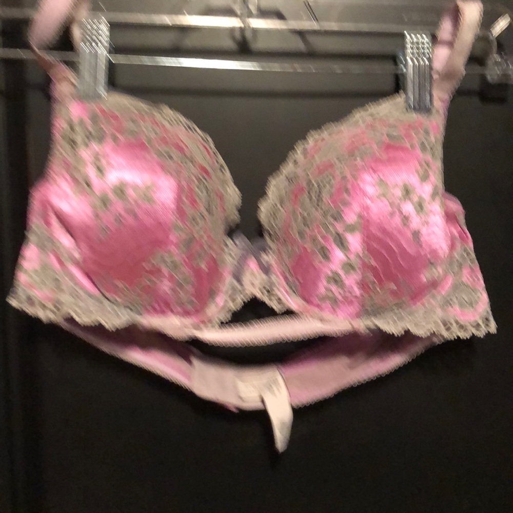 Very comfortable and durable VS bra pink with grey